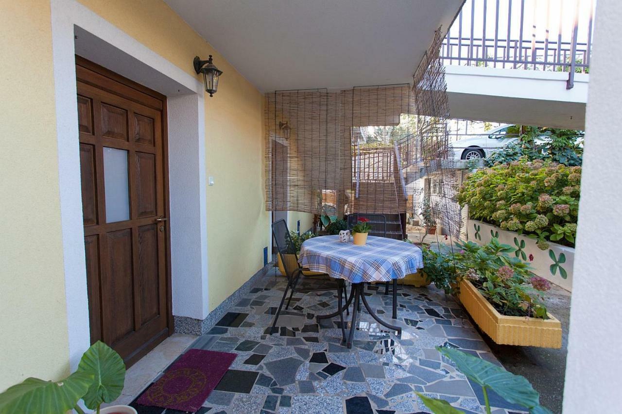 Apartments Topic & Krk Central Location Krk Town Exterior foto